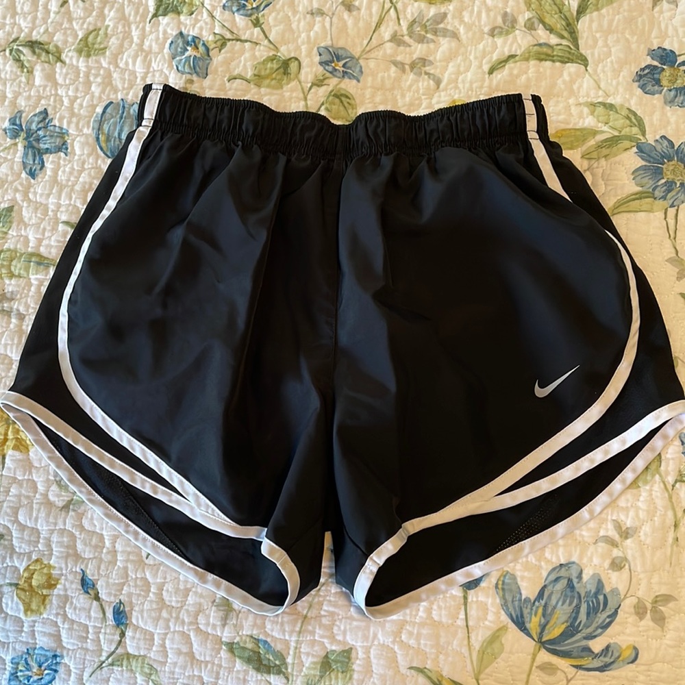 Black Nike Women’s tempo running shorts